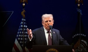 Ντ.Τραμπ: «Το Ιράν “πιέζεται” και όχι εγώ – Δε βιάζομαι να καταλήξω σε συμφωνία»