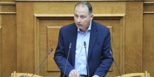 Βασίλης Μεταξάς: Άρση ασυλίας του βουλευτή του ΚΚΕ - Κατηγορείται ότι έκλεψε ασπίδα αστυνομικού