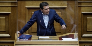Τσίπρας προς κυβέρνηση: Κάνει το λιοντάρι με ιδιώτες γιατρούς, την πάπια με κλινικάρχες
