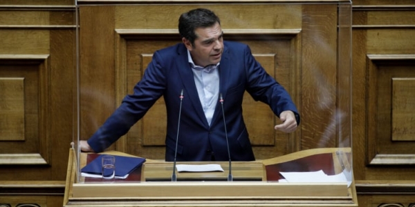 Τσίπρας προς κυβέρνηση: Κάνει το λιοντάρι με ιδιώτες γιατρούς, την πάπια με κλινικάρχες
