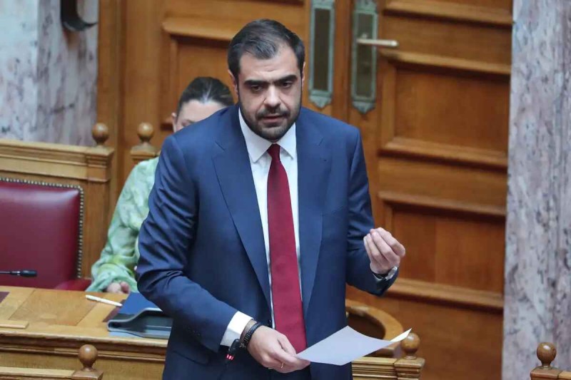 Αφού ενέκριναν τα βιβλία με τους 2 «μπαμπάδες» και τις 2 «μαμάδες» τώρα λένε «για εμάς υπάρχουν μόνο πατέρας &amp; μητέρα»