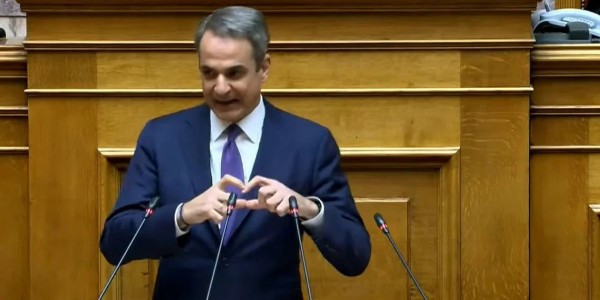 Ο Κυριάκος Μητσοτάκης απάντησε στη Ζωή Κωνσταντοπούλου με… καρδούλες!