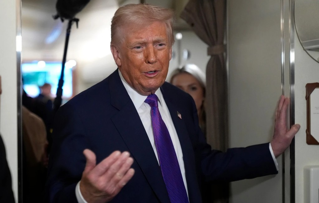 O N.Tραμπ ανακοίνωσε τη δημοσιοποίηση όλων των κυβερνητικών εγγράφων σχετικά με τους εξωγήινους!