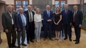 Η Μαρία Καρυστιανού στη Ναύπακτο – Μηνύματα δημοκρατίας και ευθύνης με φόντο την ιστορική μνήμη
