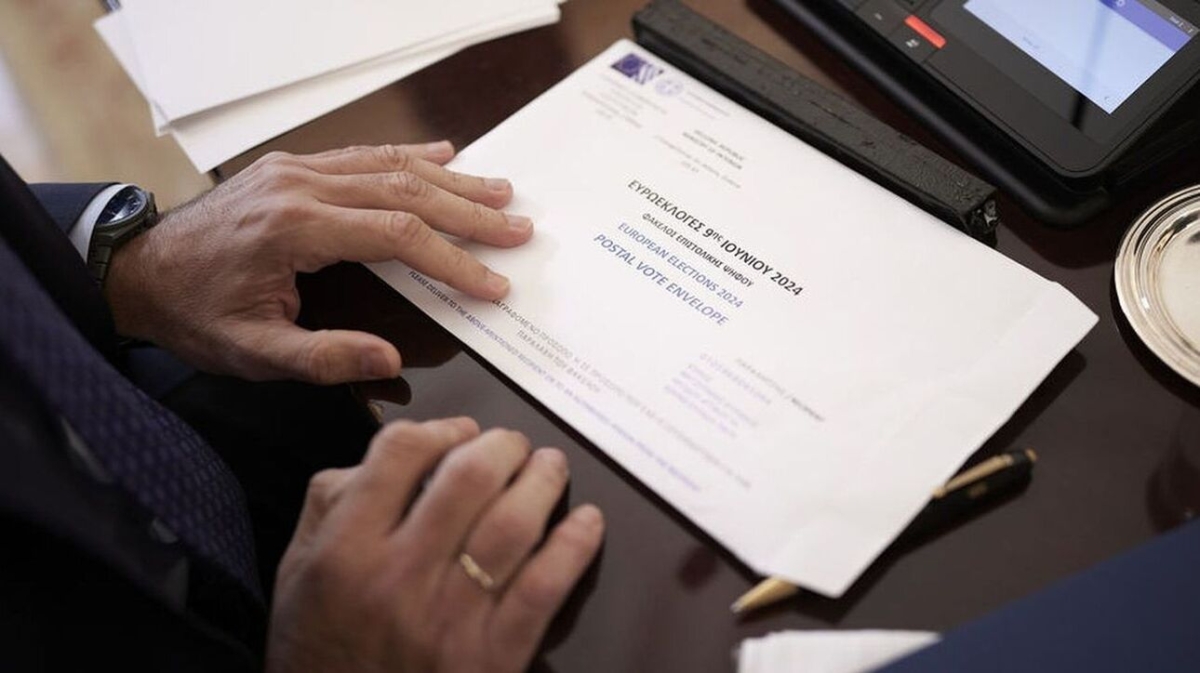 Επιστολική ψήφος: Πώς θα ψηφίσουμε, τι περιέχει ο εκλογικός φάκελος και πότε παραδίδεται
