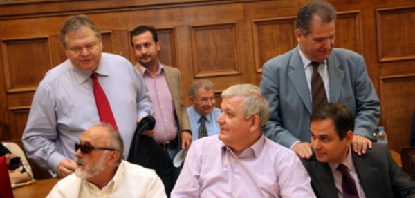 Κουρουμπλής: Ο Βενιζέλος μου είχε ζητήσει να ψηφίσω το μεσοπρόθεσμο για να «πάρει» το κόμμα από τον Παπανδρέου