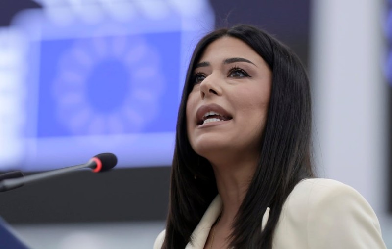 Λατινοπούλου: Κατήγγειλε τους γείτονές της για κάμερες που κατέγραφαν το σπίτι της – Συνελήφθη ζευγάρι