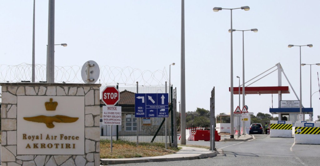 Tο Ιράν χτύπησε τον διάδρομο προσγείωσης στη βάση της RAF στο Ακρωτήρι της Κύπρου, λέει το Λονδίνο