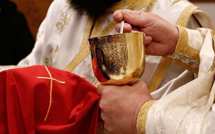 Οι πολιτικάντικες μαγκιές ένθεν κακείθεν με τη Θεία Κοινωνία