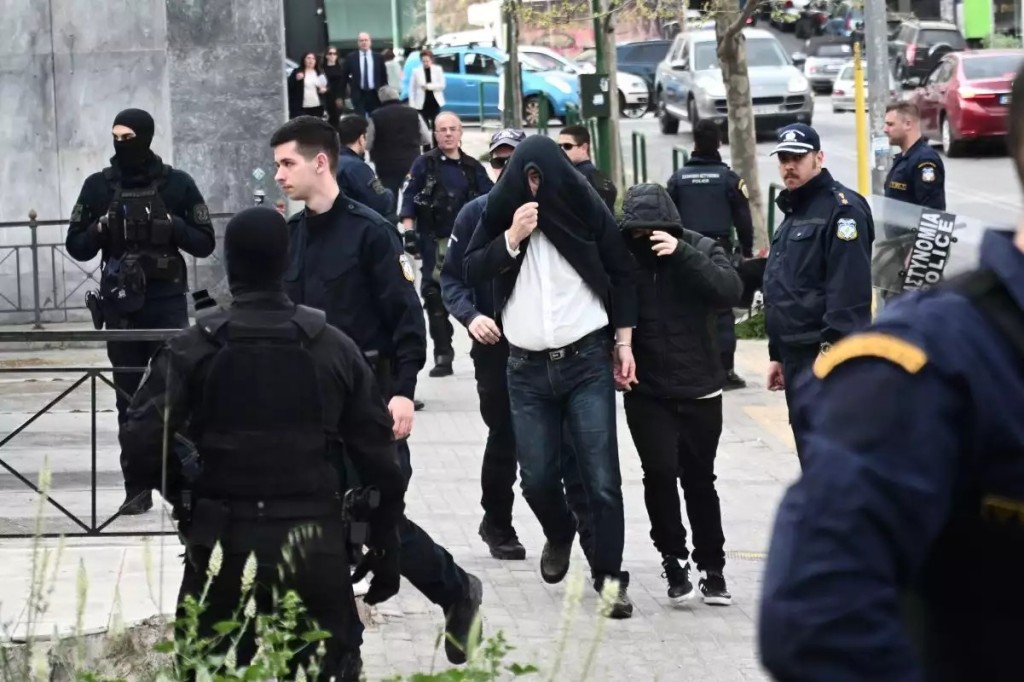 Ένοχοι οι 11 από τους 17 κατηγορούμενους για τους βιασμούς της 12χρονης από τον Κολωνό