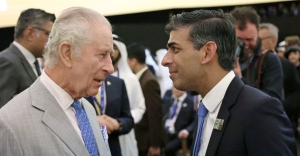 Βασιλιάς Κάρολος: Φόρεσε γραβάτα με την ελληνική σημαία μετά το unfair – Δείτε το τετ α τετ με τον Σούνακ