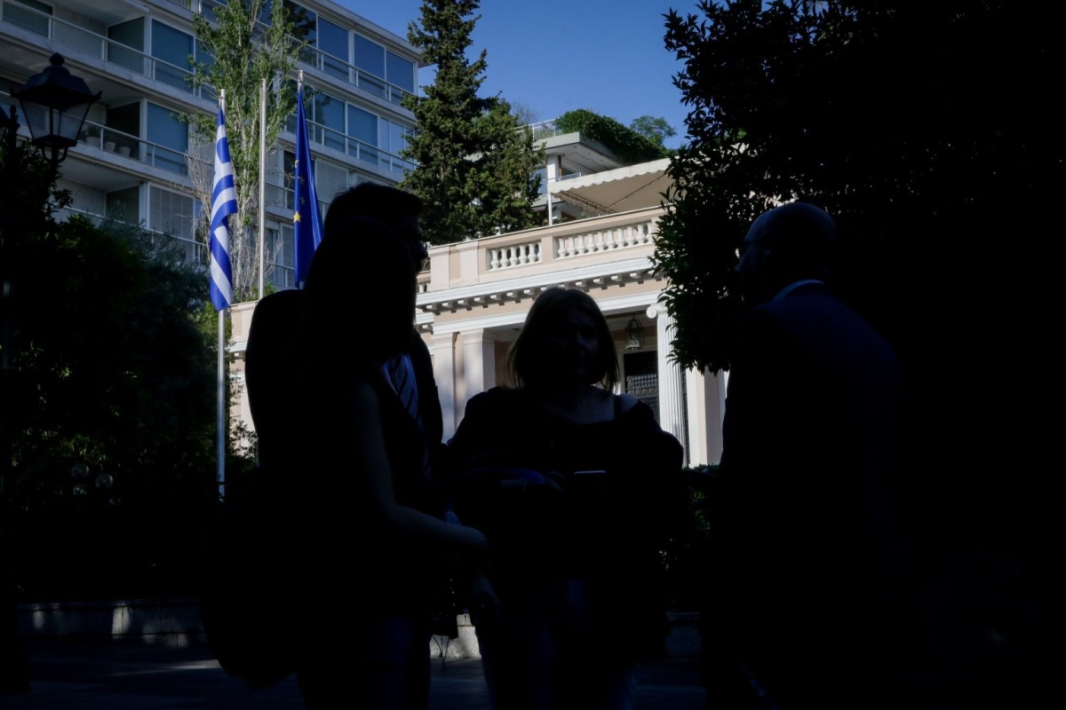 Δημοσκόπηση: Οι «κόκκινες κάρτες» των πολιτών απέναντι στην κυβέρνηση – Αυξάνεται η δυσαρέσκεια