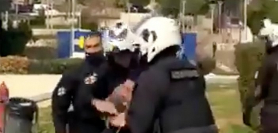 ΕΛΑΣ: Σε διαθεσιμότητα ο αστυνομικός για τον ξυλοδαρμό πολίτη στην Νέα Σμύρνη