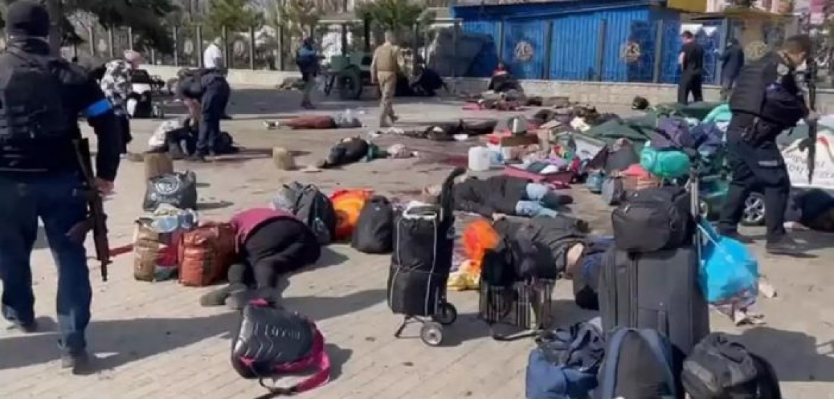 Πόλεμος στην Ουκρανία: Βομβαρδισμός σιδηροδρομικού σταθμού απ’ όπου φεύγουν άμαχοι