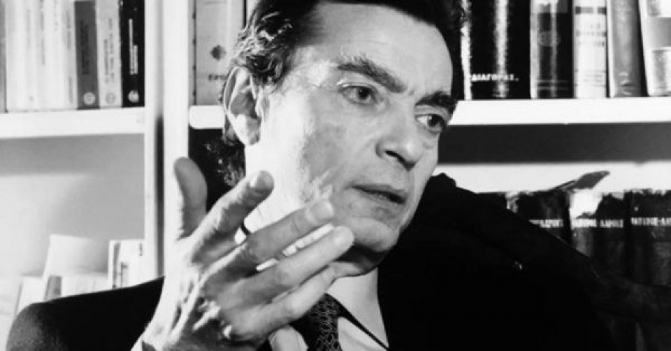 Ο πατέρας Υπουργός με τον Παπανδρέου, ο γιος με το Μητσοτάκη