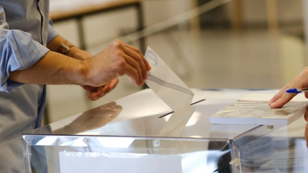 Μη αναστρέψιμη η φθορά της κυβέρνησης – Αλλάζουν τον εκλογικό νόμο αλλά η αυτοδυναμία παραμένει ερώτημα