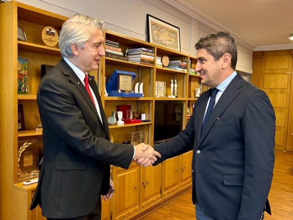 Συνάντηση Λευτέρη Αυγενάκη με τον Τούρκο Πρεσβευτή