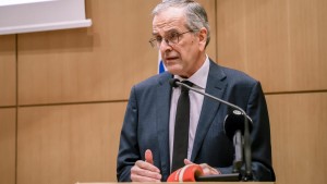 A.Σαμαράς: «Δεν με νοιάζει ποιος θα χάσει την καρέκλα του – Να μην χάσει η Ελλάδα» (βίντεο)
