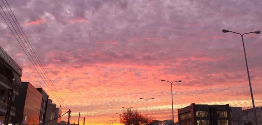 Fallstreak Hole: Το εντυπωσιακό φαινόμενο πάνω από την Αττική (βίντεο)