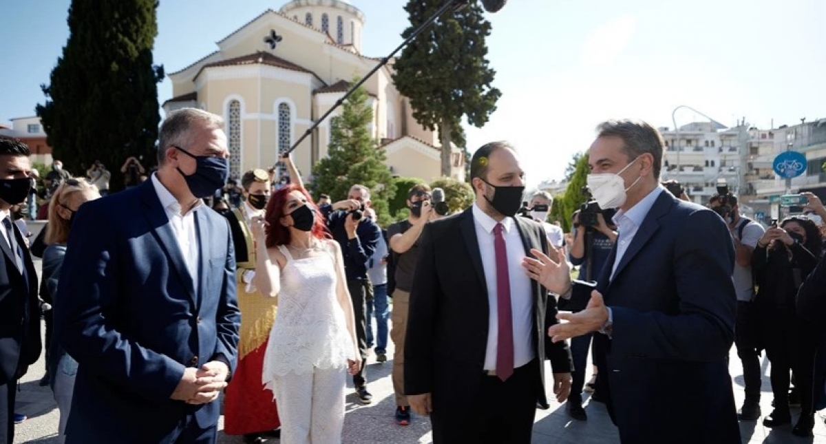 Η αντίδραση Μητσοτάκη όταν μία γυναίκα στην Καλαμαριά του είπε πως δεν έχει κάνει το εμβόλιο
