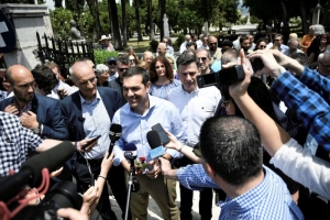 «Θα πεθάνουμε, πότε θα ξαναβγείς;»