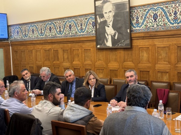 Δυναμική πρωτοβουλία Σταρακά: Έφερε τους αλιείς όλης της Ελλάδας στα γραφεία του ΠΑΣΟΚ στη Βουλή – Δέσμευση για ισχυρές άμεσες κοινοβουλευτικές πρωτοβουλίες (βίντεο και φωτογραφίες)