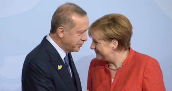 Στρώνουν κόκκινο χαλί στον Ερντογάν