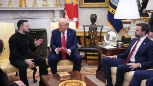 Μπροστά στις κάμερες «πλακώθηκαν» Ντ.Τραμπ και Β.Ζελένσκι: «Τελείωσες» του είπε ο Αμερικανός πρόεδρος!