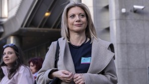 Μ.Καρυστιανού: «Το Μνημείο του Άγνωστου Στρατιώτη ανήκει σε όλους τους Έλληνες – Κάτω τα χέρια»