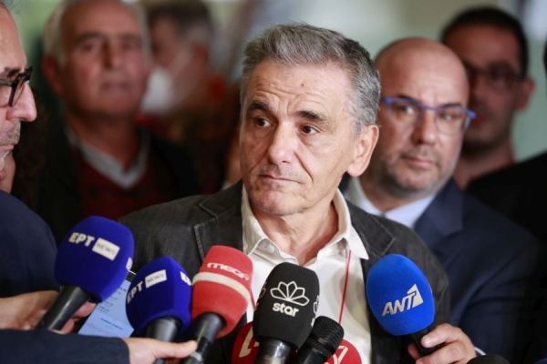 ΣΥΡΙΖΑ – Τσακαλώτος: Εφικτή και επιθυμητή η συγκρότηση Κοινοβουλευτικής Ομάδας με τους «6 συν 6»