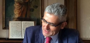 Τσιγκρής στη Βουλή: “Να κάνουμε τις φυλακές, σχολεία μιας δεύτερης ευκαιρίας για τη ζωή…”