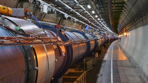 Ψυχικός ερευνητής ισχυρίζεται ότι το CERN άνοιξε πύλη επικοινωνίας με εξωγήινα όντα – Πως εμπλέκει τον 3I/ATLAS