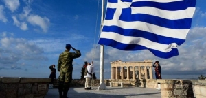 200 χρόνια από την Επανάσταση του 1821: Η έπαρση της σημαίας στον Ιερό Βράχο της Ακρόπολης