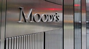 Moody’s: Αναβάθμιση του outlook από σταθερό σε θετικό για την Ελλάδα