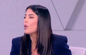 Λατινοπούλου: «Ο Βελόπουλος είναι ο κλασικός ξερόλας μπάρμπας, αλλάζει ιδιότητα κάθε 10 λεπτά»