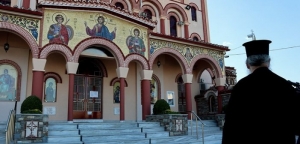 Η Διαρκής Ιερά Σύνοδος ζητά να ανοίξουν τα Χριστούγεννα οι εκκλησίες