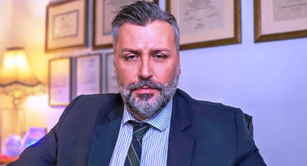 Άρση ασυλίας του βουλευτή Γιάννη Καλλιάνου μετά από μήνυση γιατρών για τον αποθανόντα πατέρα του