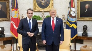 Οι λόγοι που ο Κ.Μητσοτάκης δεν θα ήθελε τώρα να συναντηθεί με τον Ν.Τραμπ