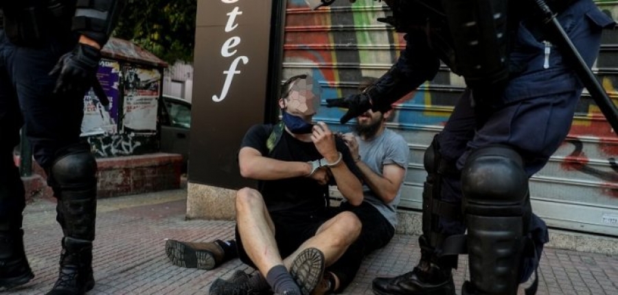 Πρωτοφανείς περιοριστικοί όροι για τους συλληφθέντες στην ΑΣΟΕΕ: Απαγόρευση διαδηλώσεων και… Εξαρχείων