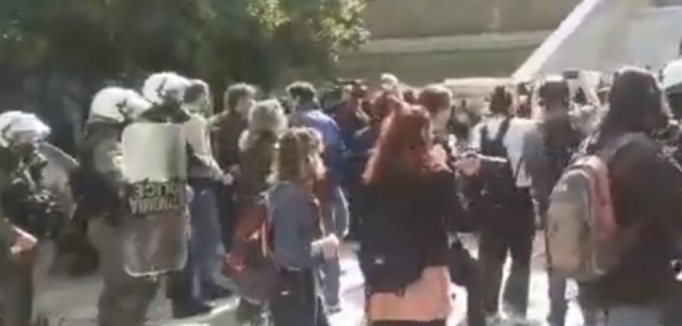 Ένταση και χημικά στην συγκέντρωση για Κουφοντίνα – Προσήχθη ο γιος του Έκτορας