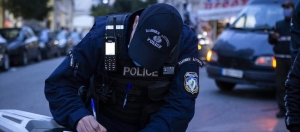 Μητέρα του 15χρονου που συνελήφθη στην Πάρο γιατί... πήγε στον φούρνο: «Τον βρήκα ημίγυμνο στο αστυνομικό τμήμα»!