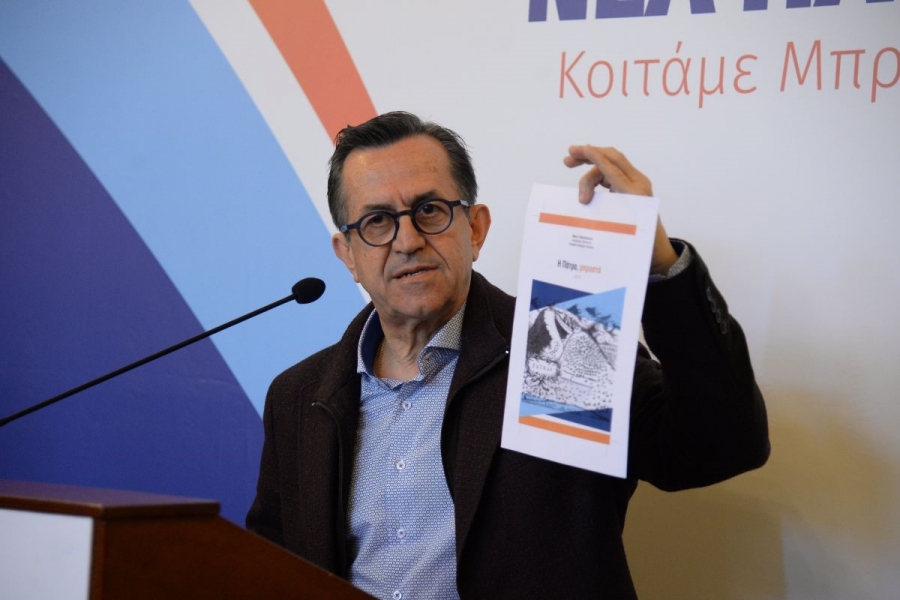 Ο Νίκος Νικολόπουλος σημειώνει οτι κανείς δεν ξέρει ακόμα πως και πότε θα φτάσει  το τρένο στο νέο λιμάνι