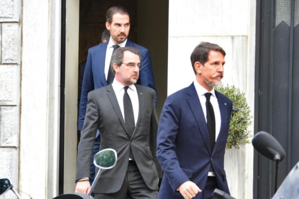 «Νεύμα» Μητσοτάκη στους κεντρώους με την απόφαση για τον τέως βασιλιά Κωνσταντίνο