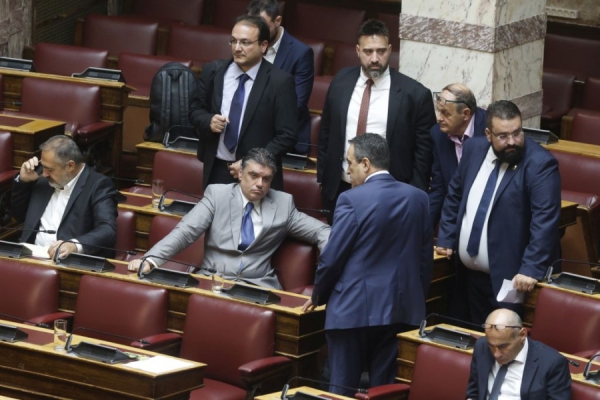 Στα χνάρια της Χρυσής Αυγής οι Σπαρτιάτες – Απέχουν από την επετειακή συνεδρίαση της Βουλής
