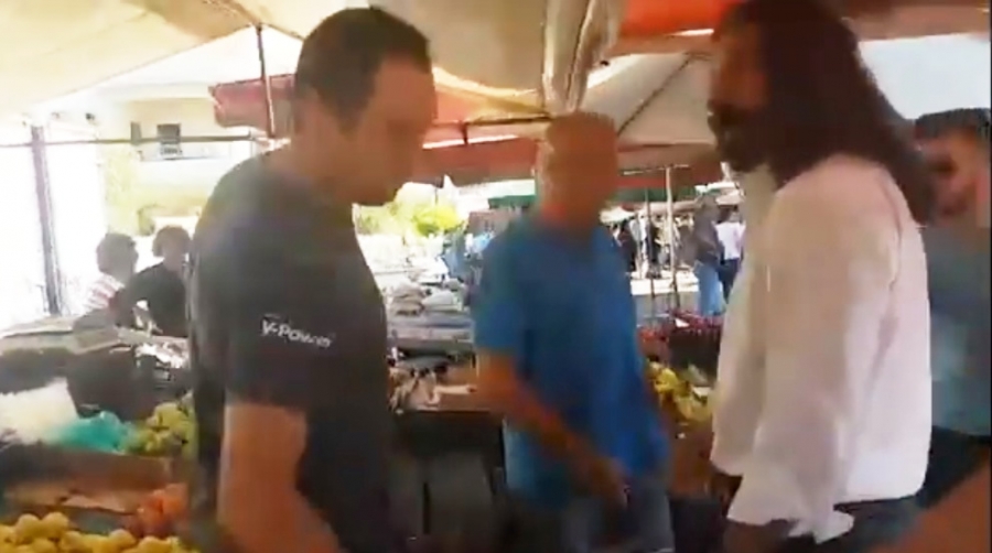 Ο Κ. Μπαρμπαρούσης και υποψήφιοι της Χρυσής Αυγής στις λαϊκές Αγρινίου και Αιτωλικού