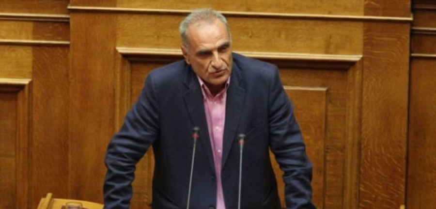 Γ. Βαρεμένος: “Ο Μητσοτάκης πάει εκδρομή για να μαζέψει λίγα ψίχουλα από τη λάμψη του Τσιτσιπά και κατηγορεί τον Τσίπρα ως τουρίστα”