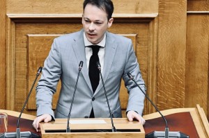 Γραφειοκρατικό Αδιέξοδο Ταλαιπωρεί Ασφαλισμένους του Πρώην ΟΓΑ — Επείγουσα Ερώτηση Ζαμπάρα στη Βουλή
