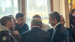 Κ.Μητσοτάκης: Συναντήθηκε με αγρότες πριν το προσυνέδριο της ΝΔ στη Λάρισα