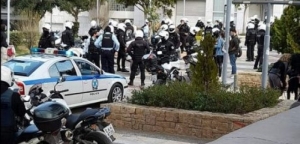 Εισαγγελική παρέμβαση για τη Νέα Σμύρνη και το άγριο ξύλο αστυνομικών σε πολίτες