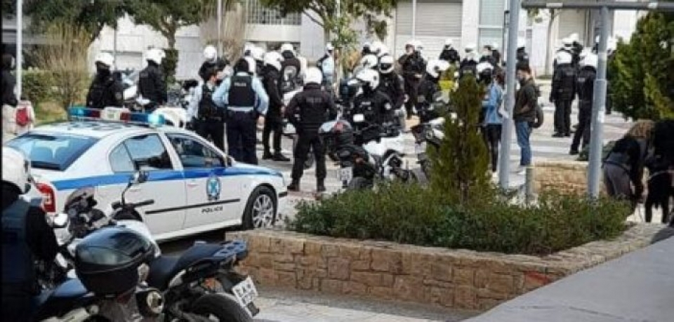 Εισαγγελική παρέμβαση για τη Νέα Σμύρνη και το άγριο ξύλο αστυνομικών σε πολίτες